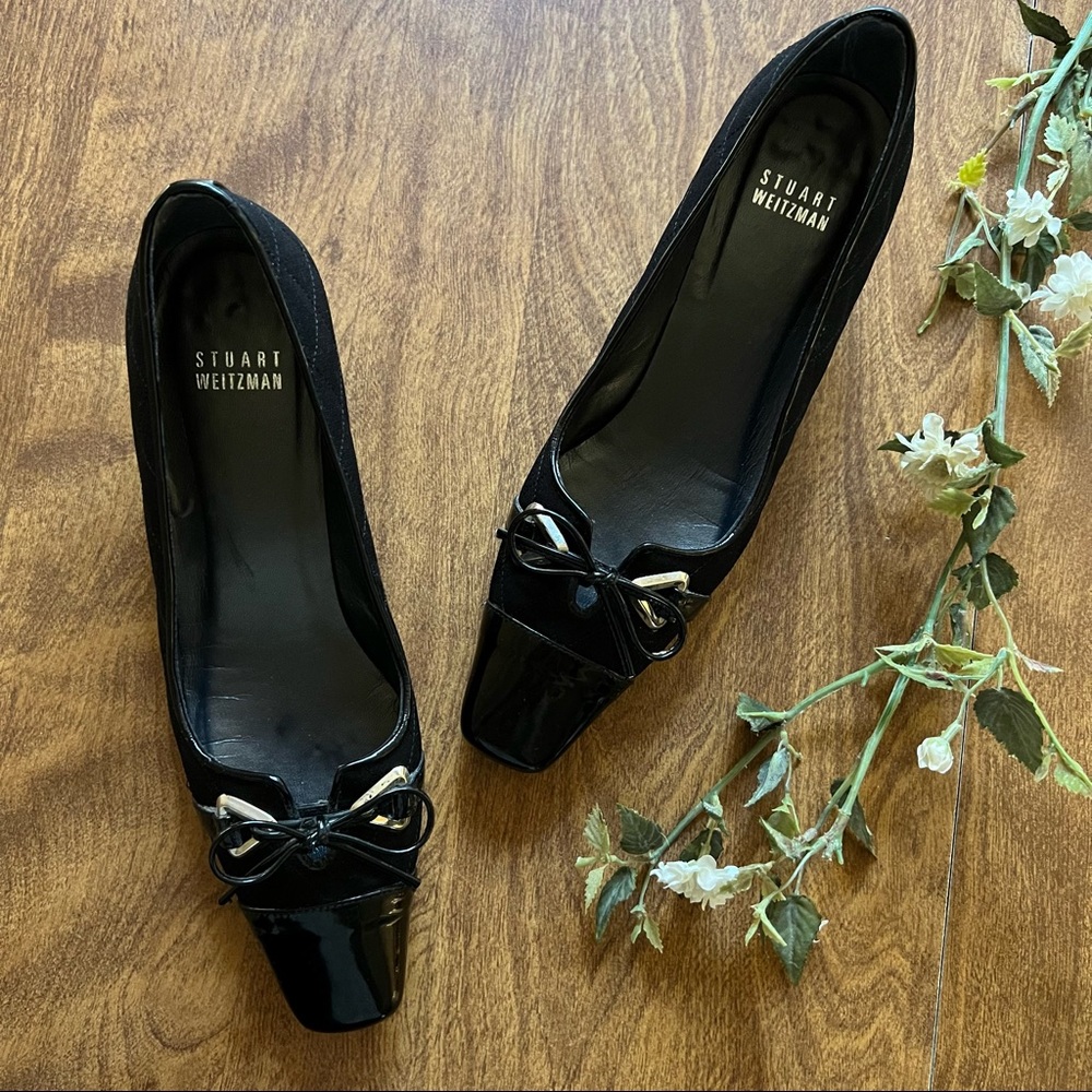 STUART WEITZMAN Black Quilted Bow Patent Leather Heel shows size 6.5 Narrow